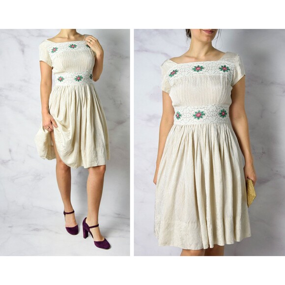 1950s Embroidered Dress Size Small 50s Cocktail Dress Floral Embroidery Lace - Picture 2 of 10